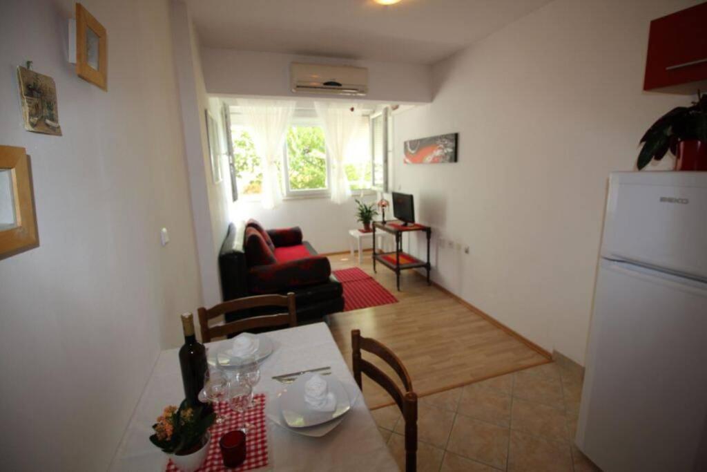 Old City/Beach 13 Minutes Away, Parking, For 4 Split Exterior foto